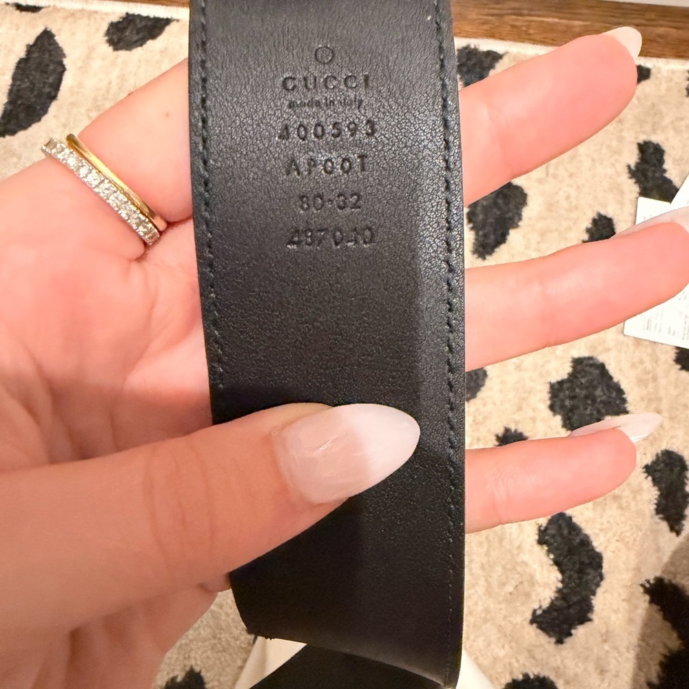 Gucci Black Leather Belt with Antiqued Gold Double G Buckle - Picture 2 of 5
